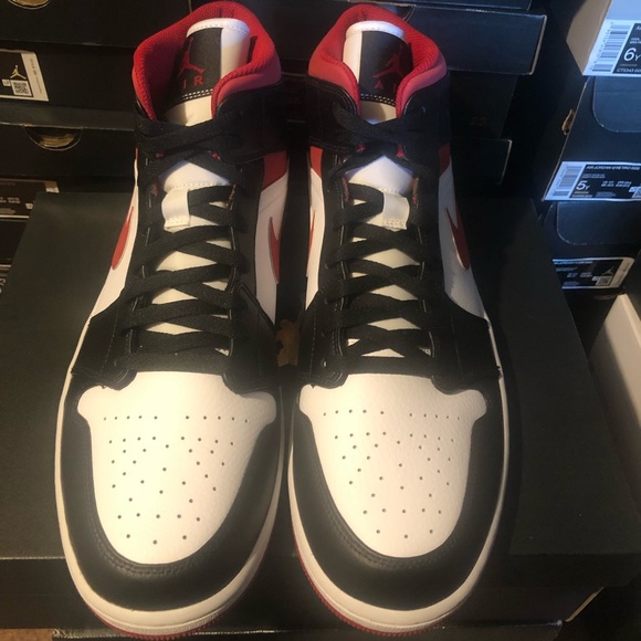 Jordan 1 Mid Gym Red